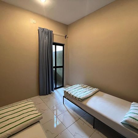 Theatbas Homestay 17 In Seri Iskandar Perak 3 Bedroom Bota Buitenkant foto