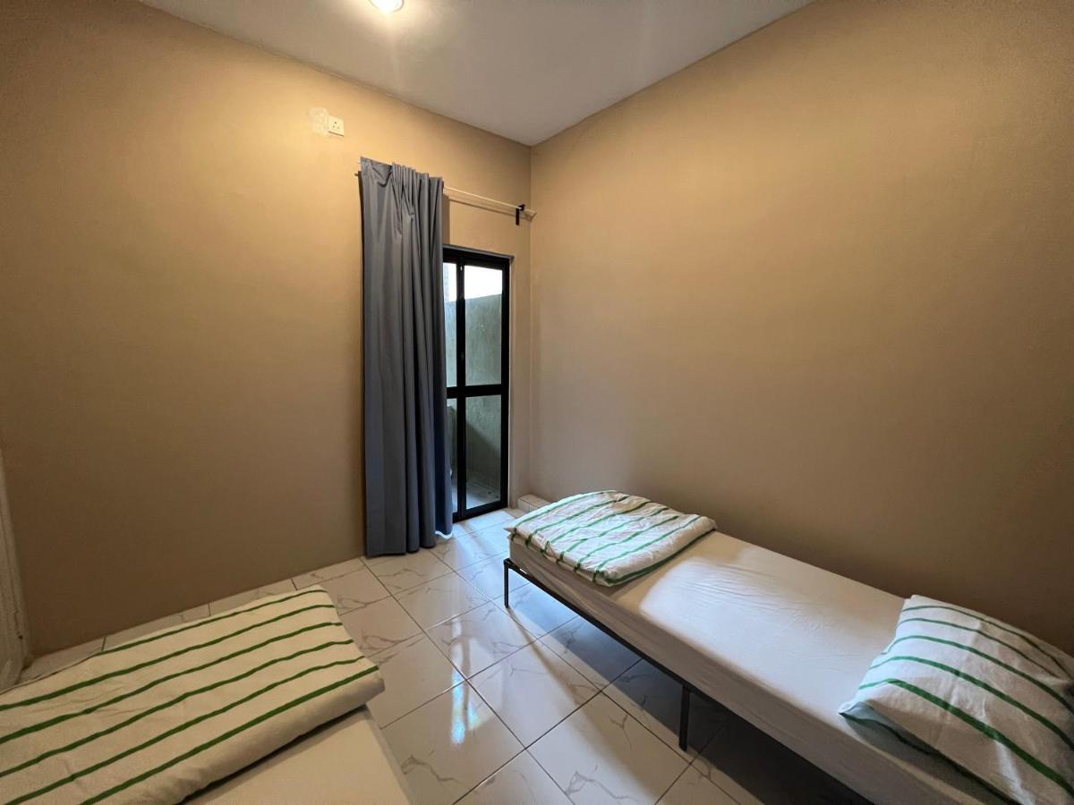 Theatbas Homestay 17 In Seri Iskandar Perak 3 Bedroom Bota Buitenkant foto