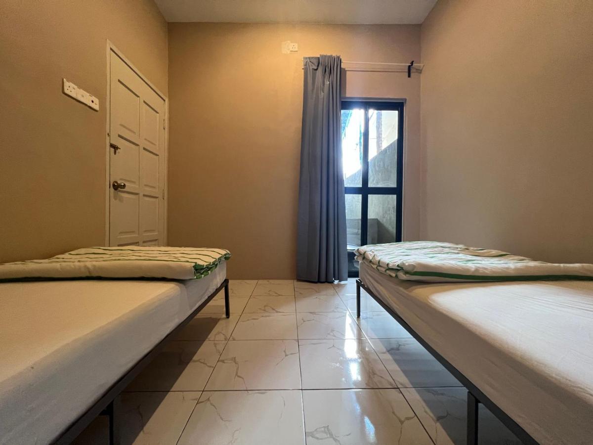 Theatbas Homestay 17 In Seri Iskandar Perak 3 Bedroom Bota Buitenkant foto