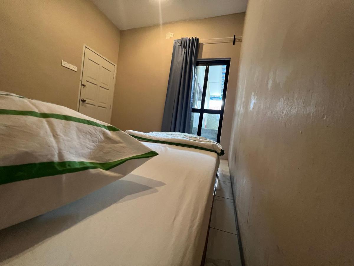 Theatbas Homestay 17 In Seri Iskandar Perak 3 Bedroom Bota Buitenkant foto