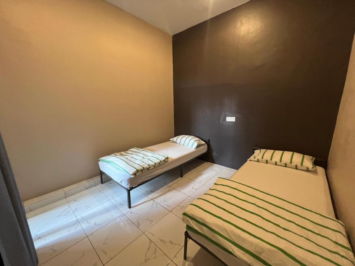 Theatbas Homestay 17 In Seri Iskandar Perak 3 Bedroom Bota Buitenkant foto