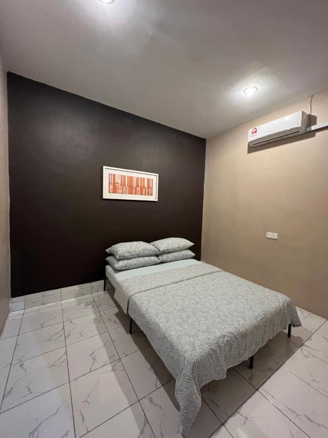 Theatbas Homestay 17 In Seri Iskandar Perak 3 Bedroom Bota Buitenkant foto